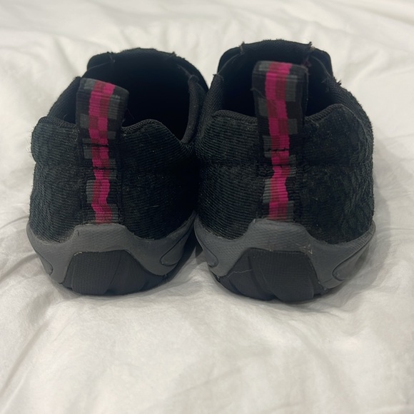 Women’s slip on’s - Picture 2 of 4